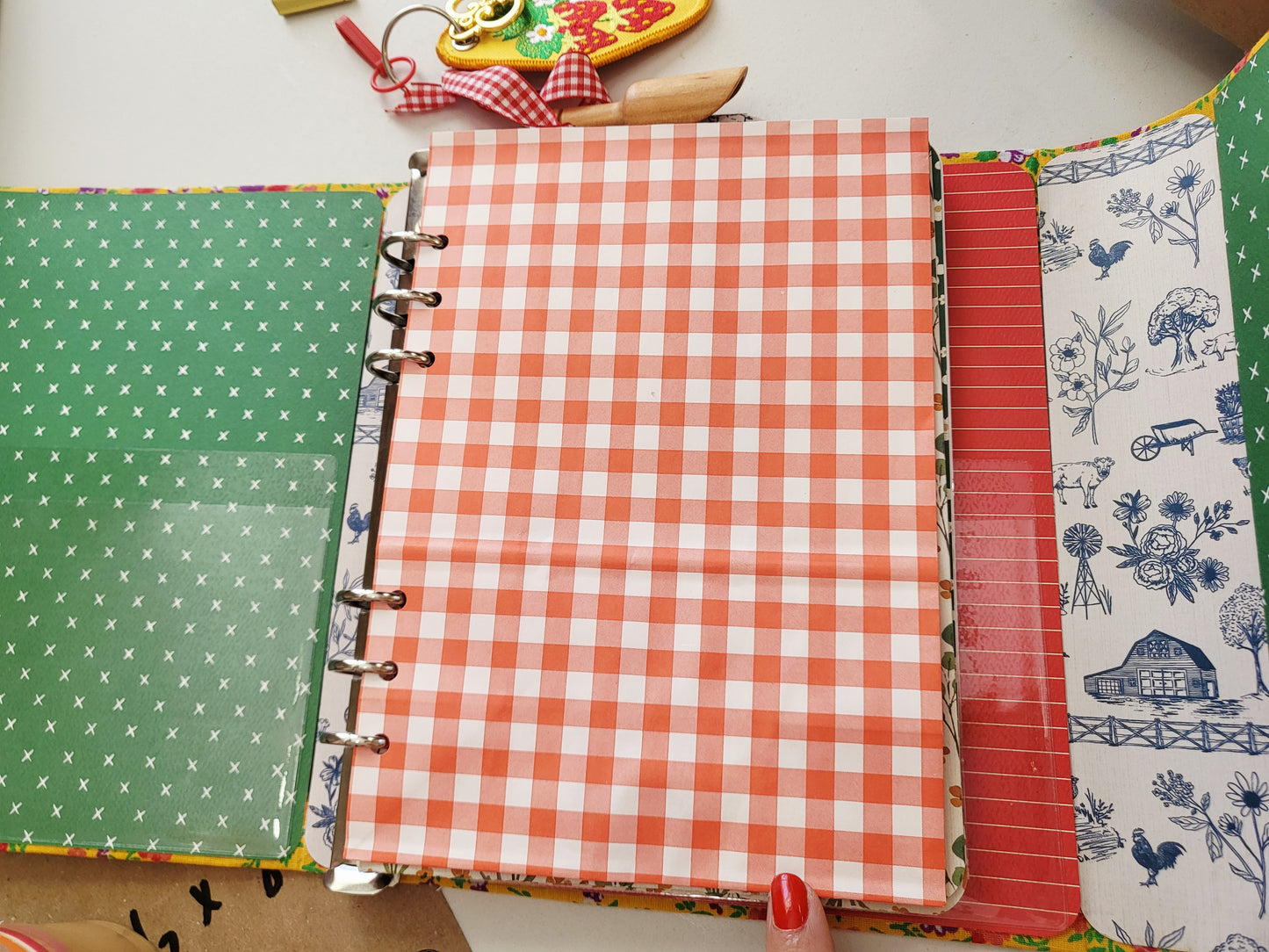 Vintage Fabric Trapper Keeper with Charm