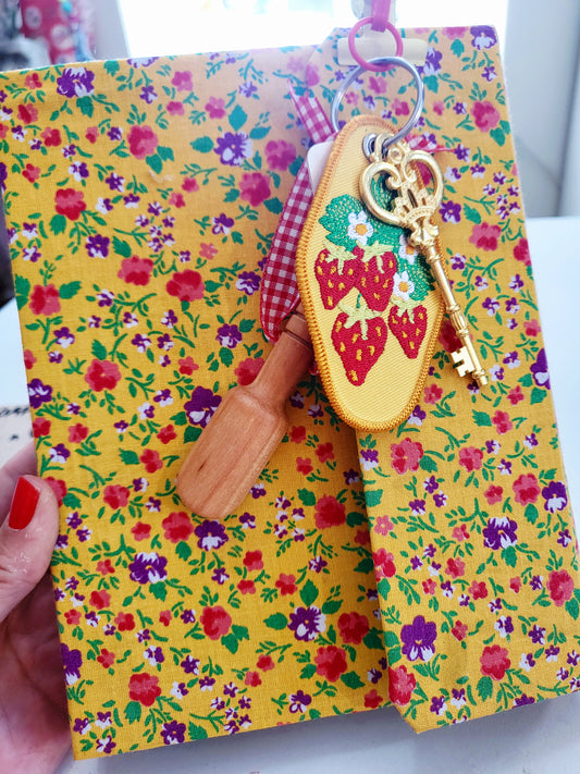 Vintage Fabric Trapper Keeper with Charm